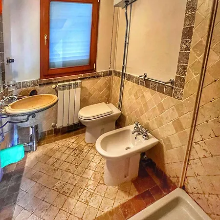 Porta Al Colle Apartment *